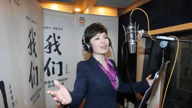 李瑞英：得知兒子墜樓仍工作惹眾怒，退休後陷撈金風波，如今怎樣了