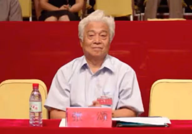 李瑞英:得知兒子墜樓仍工作惹眾怒,退休後陷撈金風波,如今怎樣了