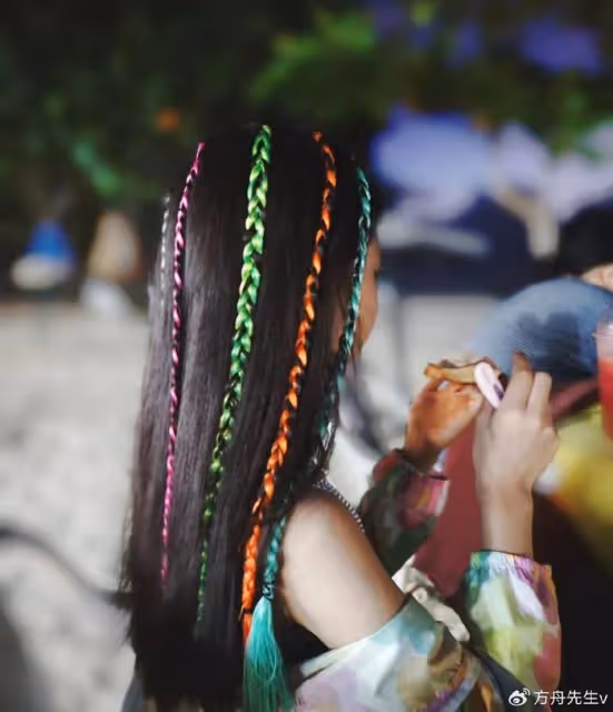 張梓琳曬母女出遊照，倆女兒穿泳裝腿長氣質佳，妹妹側面出鏡好漂亮