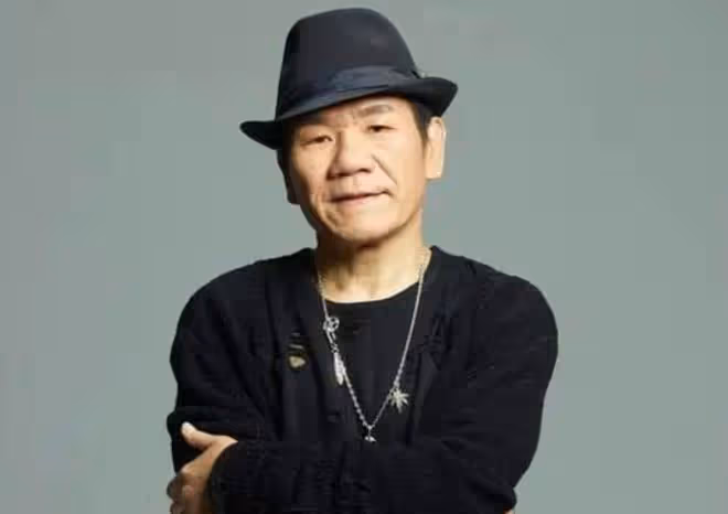 歌手趙傳現身太原街頭，打扮樸素引圍觀，全場合唱我是一隻小小鳥
