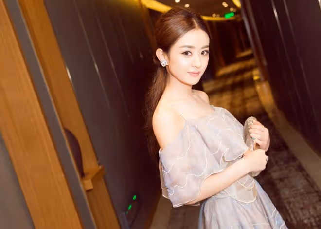 趙麗穎首次發與娃合照,4歲想想靠媽媽身上撒嬌,母子同框好溫馨