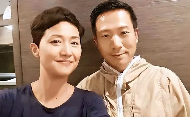 TVB前知名夫婦近況曝光!一家三口現身內地,10歲女兒星味十足