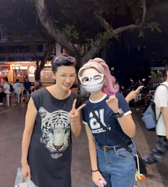 TVB前知名夫婦近況曝光!一家三口現身內地,10歲女兒星味十足