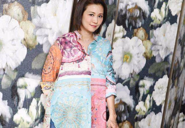 TVB前知名夫婦近況曝光!一家三口現身內地,10歲女兒星味十足