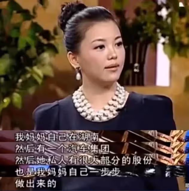 李湘曬女兒近照,王詩齡穿萬元公主裙,因玩手機不套殼被吐槽炫富
