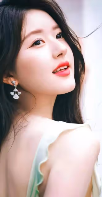 女性優雅完美的身材和氣質美麗動人