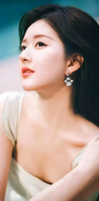 女性優雅完美的身材和氣質美麗動人