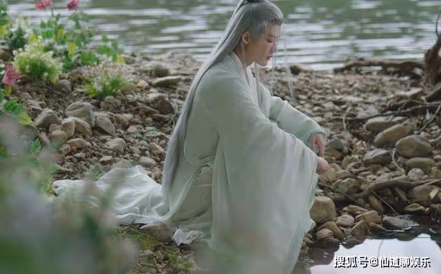 《長相思》相柳為何酷愛吃毒？並非補品，而是為了整個辰榮