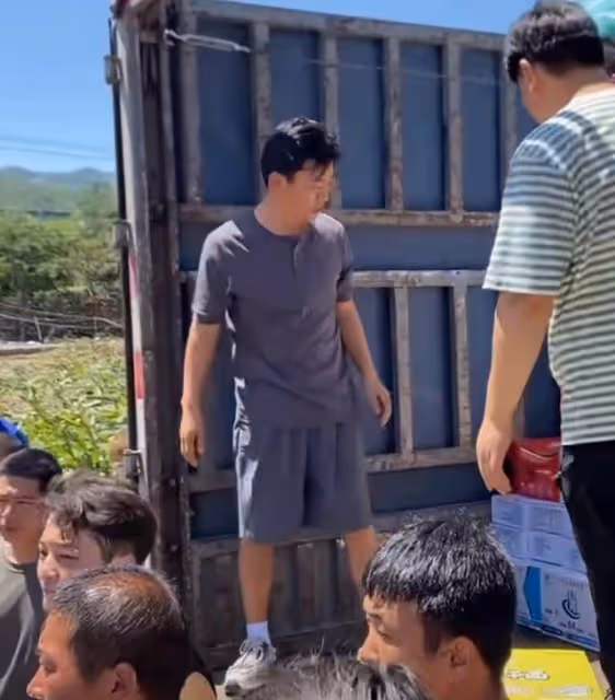 嘎子哥「詐捐」熱搜不斷,本人發聲難自證,賈乃亮值得學習!