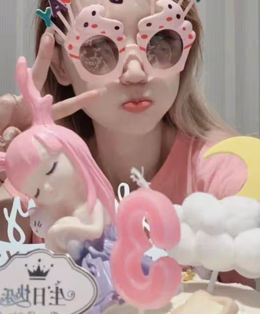 馬蓉曬37歲慶生照,嘟嘴賣萌少女感十足,無名指上戒指搶鏡