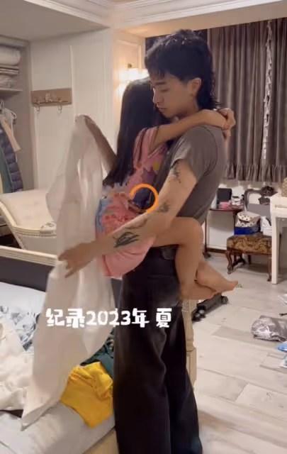 伊能靜寫長信給兒子超感人,支持哈利特立獨行,緊摟兒女幸福洋溢