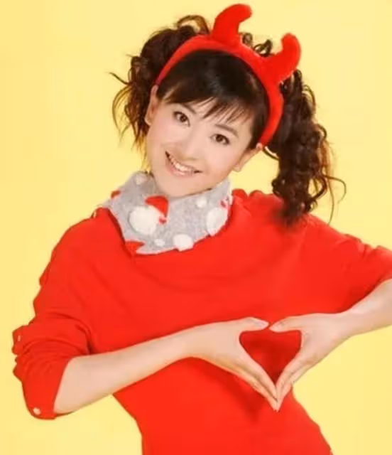 月亮姐姐攜兒子到農村!看牛糞抱山羊接地氣,愛子穿近2000元童裝