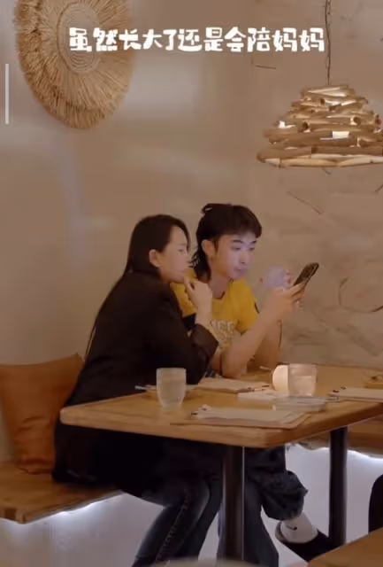 伊能靜曬兒女近照，還寫長信表白哈利，稱其特立獨行於她不是壓力