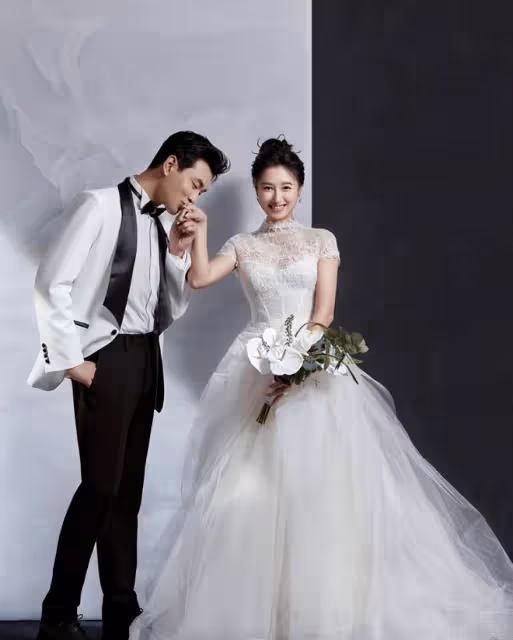 王彥霖拍婚紗照慶結婚兩周年，細節看出太寵妻，女兒跳舞見證幸福