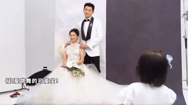 王彥霖拍婚紗照慶結婚兩周年,細節看出太寵妻,女兒跳舞見證幸福