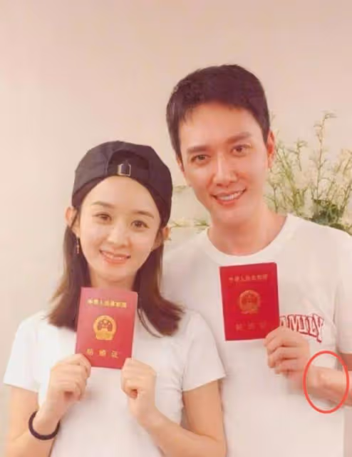 趙麗穎首曬母子合影,兒子4歲便矯正視力,趙麗穎被質疑不稱職