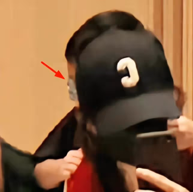 趙麗穎首曬母子合影，兒子4歲便矯正視力，趙麗穎被質疑不稱職