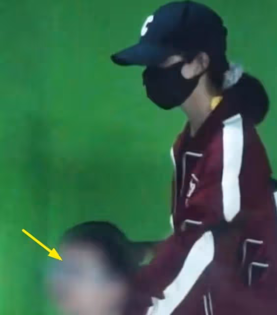 趙麗穎首曬母子合影，兒子4歲便矯正視力，趙麗穎被質疑不稱職