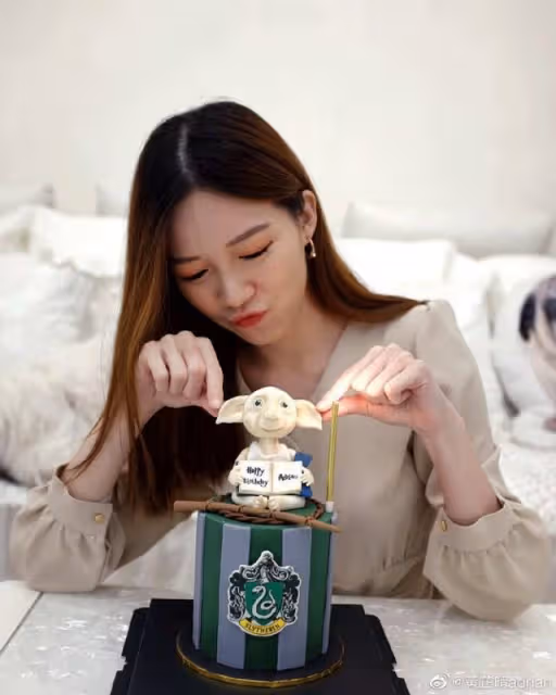 香港著名星二代宣布退圈!自曝轉做幕後,入行10年始終沒能大火