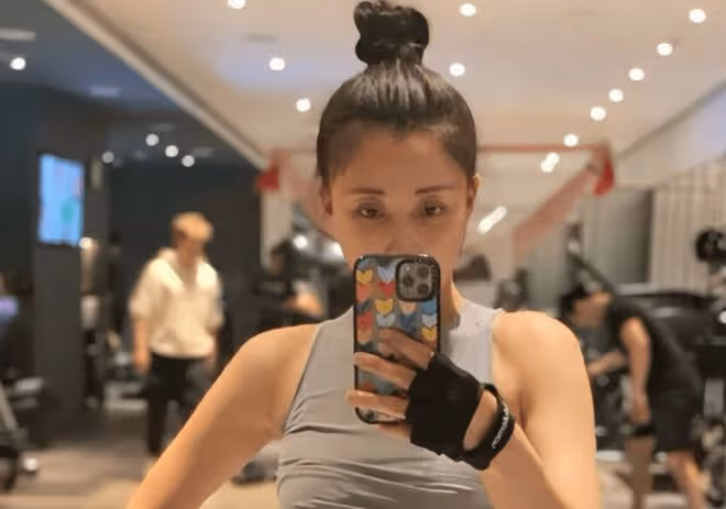 43歲殷桃健身照曝光,保持少女身材太自律,事業紅火情路坎坷