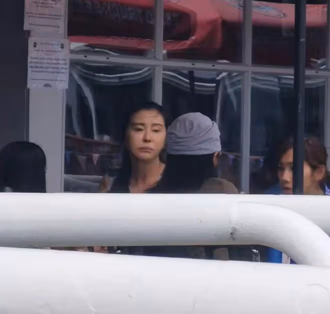 溫哥華漁人碼頭偶遇王祖賢,面色蒼白狀態憔悴,表情凝重疑不高興