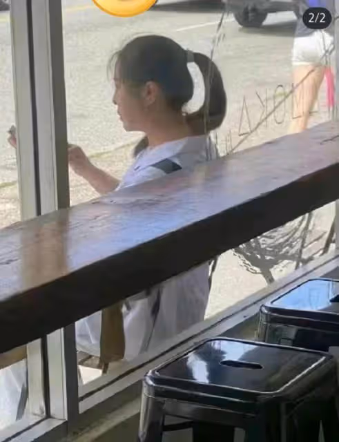 溫哥華漁人碼頭偶遇王祖賢,面色蒼白狀態憔悴,表情凝重疑不高興