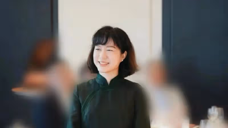 47歲翁帆現身日本！老公楊振寧久病堪憂，笑靨如花疑找好下家？