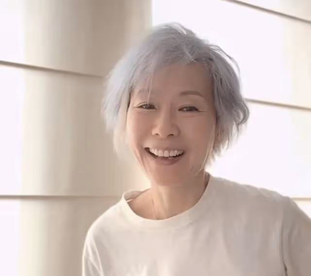 香港知名男星轉行做保安謀生，身材胖到不敢認，拍風月片一脫成名