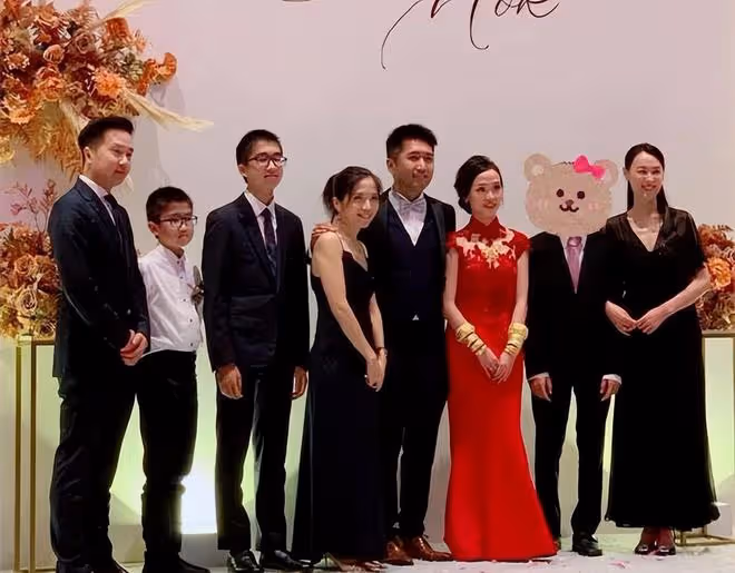梁洛施傳懷4胎後首露面,身材苗條無孕味,攜長子參加婚禮心情好