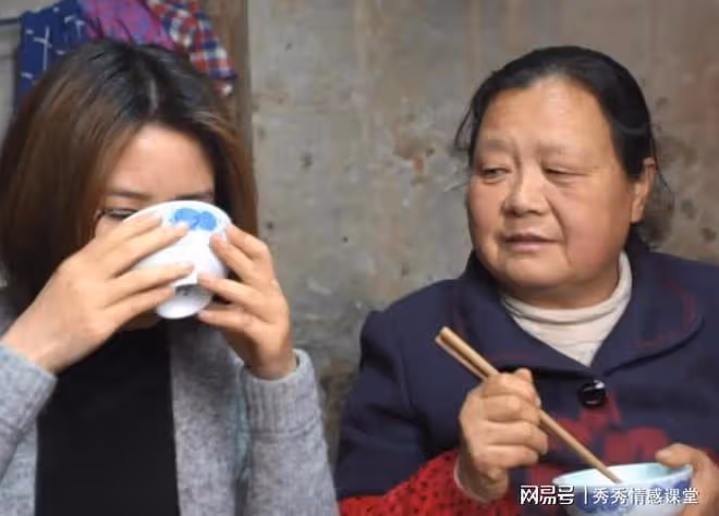 案例:我兒子博士,沒30萬陪嫁你配不上,姑娘一句話把婆婆懟懵