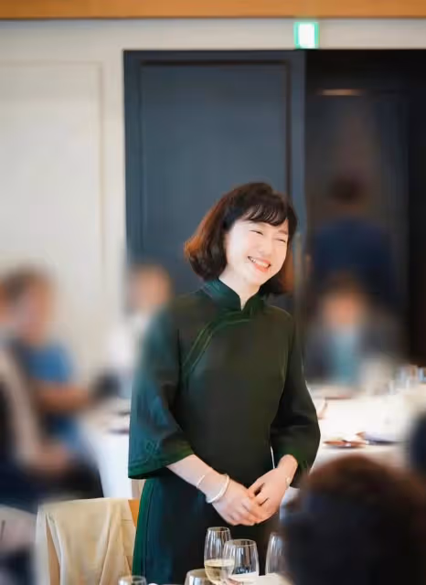 8月9日,一位在日本的攝影師爆料:在聚會時遇到翁帆,有種知性美
