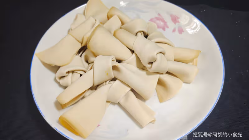 入秋後，南瓜加它是一絕！不愧是「秋補佳品」，味道極好，一盤吊足好胃口