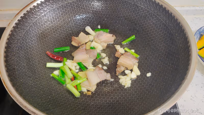 入秋後,南瓜加它是一絕!不愧是「秋補佳品」,味道極好,一盤吊足好胃口