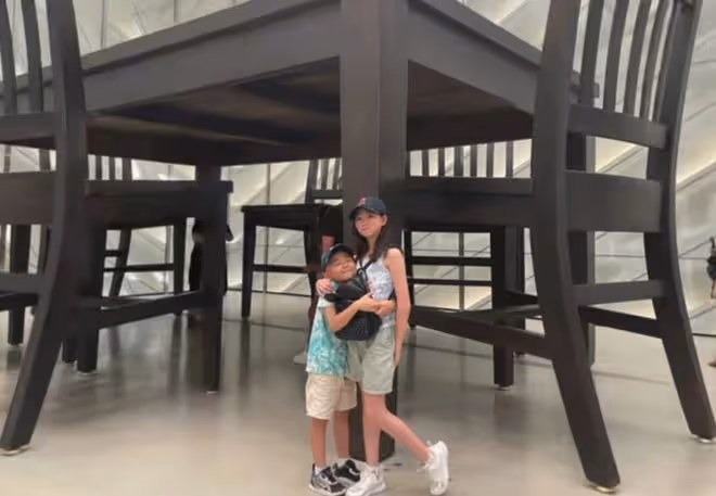 李小鵬曬兒女近照,「萌神」奧莉長大了,遺傳爸媽高顏值好漂亮