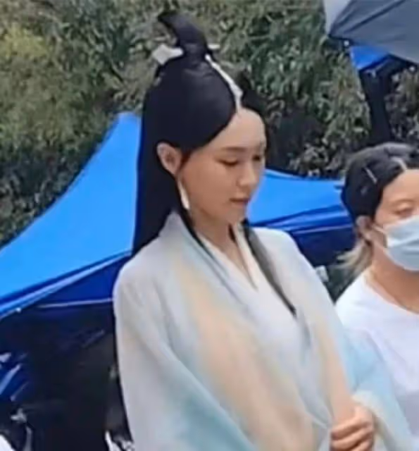 《念無雙》路透,唐嫣貼頭皮造型違和,被指像仙俠劇女主的媽媽