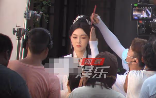 《念無雙》路透,唐嫣貼頭皮造型違和,被指像仙俠劇女主的媽媽