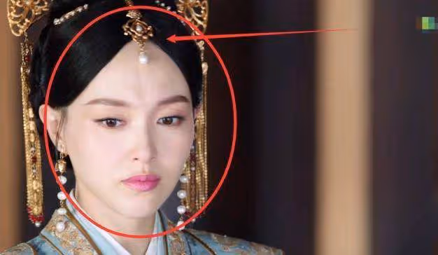 《念無雙》路透,唐嫣貼頭皮造型違和,被指像仙俠劇女主的媽媽