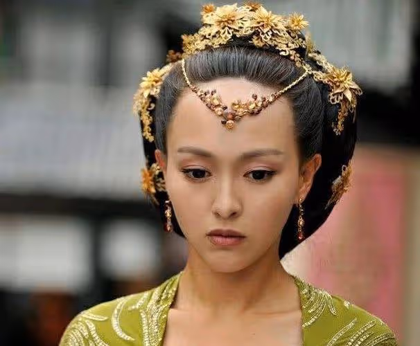 《念無雙》路透,唐嫣貼頭皮造型違和,被指像仙俠劇女主的媽媽