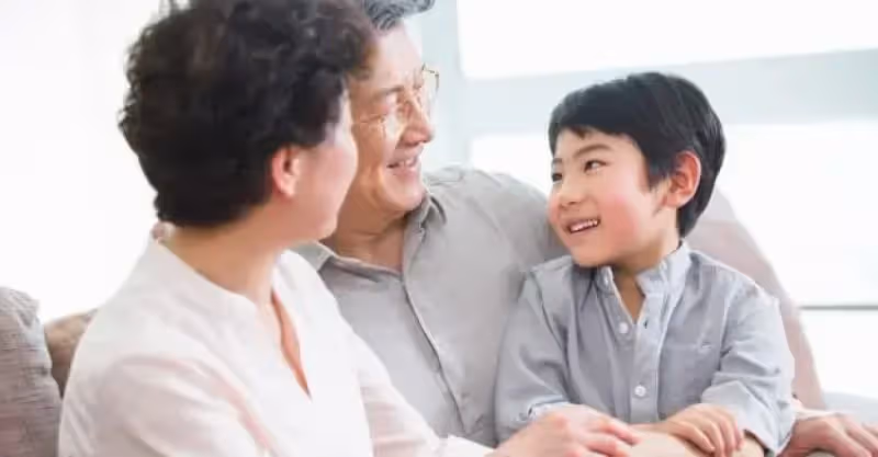 二婚前半年很幸福，昨天我出門，老伴背著我打了我孫子，我：離婚