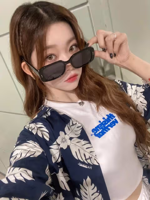 21歲韓國女星，在韓國綜藝《殭屍巴士》中，增加了觀眾的沉浸感