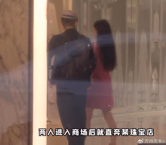 郭富城隨嬌妻回內地,帶方媛購買多件珠寶,疑當生日禮物寵妻不摳門