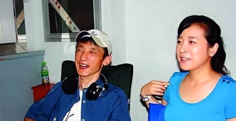 8歲陳小藝照,老公長得丑才華橫溢今分居,兒子帥氣