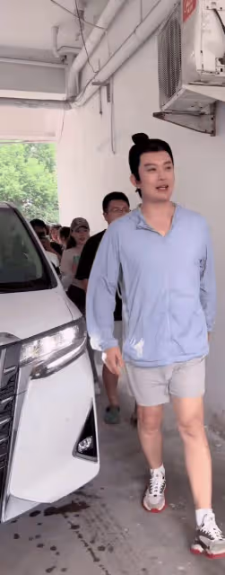 8月10日，許久未見的50歲男演員黃海冰，突然引發了熱議！