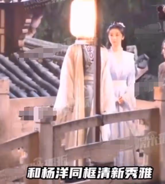 《凡人修仙傳》逛燈會路透,楊洋英姿颯爽好帥氣,趙小棠妝容普通