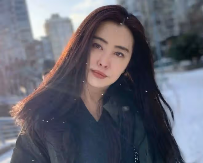 王祖賢加拿大碼頭被偶遇,面無表情發福不少,網友:面相變了