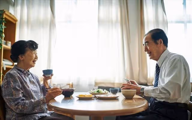 女婿違背承諾要接父母來養老，看到女兒的態度，我果斷收回陪嫁房