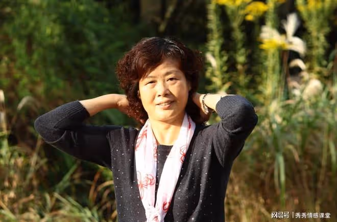 故事:大姑姐離婚回娘家給嫂子立規矩,婆婆打出門:活該你沒人要