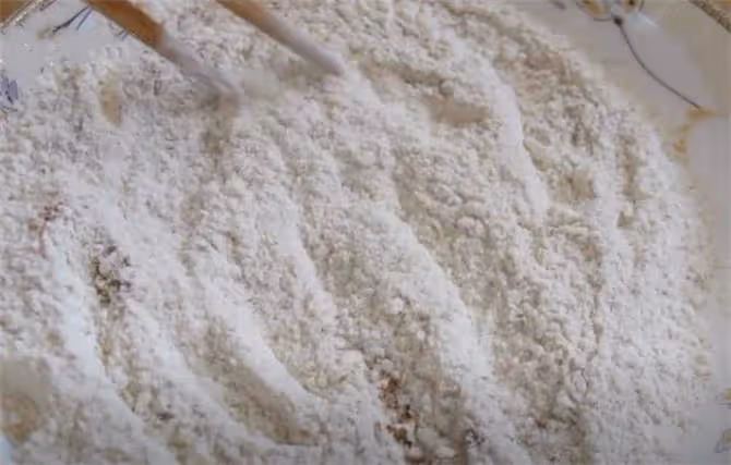 油炸金針菇夏天新做法,兩分鐘學會,嘎嘣脆口,比肉都好吃