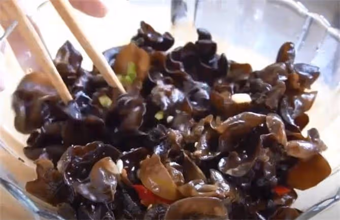 涼拌木耳總是做不出飯店的味道?原來竅門都在這裡,看一遍學會