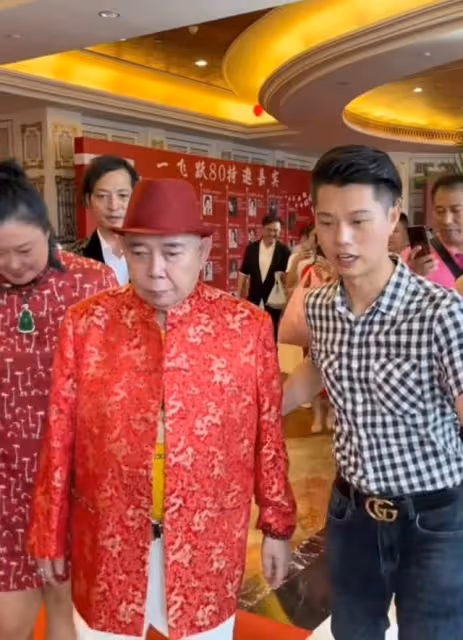 近況曝光!81歲知名老戲骨內地設宴慶生,曾公開大罵周星馳引關注